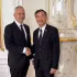 El presidente del Grupo Interparlamentario de Amistad República Checa-Vietnam, Tomas Helebrant, y el embajador vietnamita, Duong Hoai Nam. (Foto: VNA)