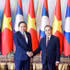 El presidente de la Asamblea Nacional de Vietnam, Tran Thanh Man, (izquierda) se reúne con su homólogo laosiano, Xaysomphone Phomvihane, el 5 de febrero de 2026, en Vientián. (Foto: VNA)