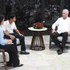 El primer secretario del Comité Central del Partido Comunista de Cuba y presidente de la República, Miguel Díaz-Canel Bermúdez (derecha), en el encuentro (Foto: VNA)