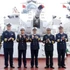 Líderes de la Base Naval de Guangzhou visitan el buque 015 Tran Hung Dao.
