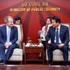 El ministro de Seguridad Pública de Vietnam, general Luong Tam Quang (derecha), recibe a Daniel Rosen, director ejecutivo de Rosen Partners. (Foto: VNA)