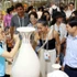 Visitantes internacionales exploran cerámica vietnamita de Chu Dau