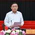 El integrante del Buró Político y miembro permanente del Secretariado del Comité Central del Partido Comunista de Vietnam, Tran Cam Tu, conduce la reunión.