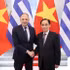 El ministro de Relaciones Exteriores de Vietnam, Le Hoai Trung (derecha), y su homólogo de Grecia, George Gerapetritis. (Foto: VNA)