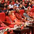 Ciudadanas honradas con el título “Madre Heroica Vietnamita” (primera fila) asisten a la conferencia.