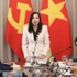 La viceministra de Relaciones Exteriores vietnamita Le Thi Thu Hang da la bienvenida a los periodistas y les informa algunos de los logros recientes de Vietnam. (Foto: Ministerio de Relaciones Exteriores de Vietnam)