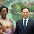 El viceprimer ministro de Vietnam, Bui Thanh Son, y la secretaria general de la Organización Internacional de la Francofonía (OIF), Louise Mushikiwabo (Fuente: VNA)