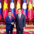 El miembro del Buró Político y permanente del Secretariado del Comité Central del Partido Comunista de Vietnam, Tran Cam Tu (izquierda), y el primer ministro de Laos, Sonexay Siphandone. (Foto: VGP)