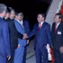 Funcionarios del Partido Popular de Camboya dan la bienvenida al miembro del Buró Político y permanente del Secretariado del Comité Central del Partido Comunista de Vietnam, Tran Cam Tu. (Foto: VNA)
