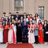 El secretario general del Partido Comunista de Vietnam y presidente del país, To Lam, y su cónyuge, posan junto con empleados de la embajada y demás compatriotas en China.