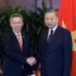 El secretario general del PCV y presidente de Vietnam, To Lam, recibe a Jonathan Yap, director ejecutivo de CapitaLand Group. (Foto: VNA)