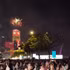 Exhibición de fuegos artificiales a baja altura en la torre Saigon Marina IFC (barrio de Saigón). (Foto: VNA)