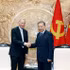 El secretario general del Partido Comunista de Vietnam y presidente del país, To Lam (derecha), recibe a Eric Schmidt, expresidente de Google. (Foto: VNA)