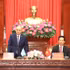 El embajador de Kazajistán en Vietnam, Kanat Tumysh, enfatiza las áreas clave en las que los inversionistas kazajos buscan apoyo para facilitar la implementación del proyecto. (Foto: VNA)