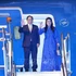 El primer ministro Pham Minh Chinh y su esposa Le Thi Bich Tran en la base aérea militar de Galeão, Río de Janeiro, Brasil.. (Foto: VNA)