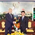 Vo Van Minh, subsecretario del Comité del Partido y presidente del Consejo Popular de Ciudad Ho Chi Minh, recibe al presidente de la Asamblea Nacional de Hungría, Kover Laszlo. (Foto: VNA)
