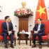 El ministro de Relaciones Exteriores de Vietnam, Le Hoai Trung, recibe al embajador de Corea del Sur en Hanói, Choi Young Sam. (Foto: VNA)