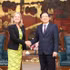 El viceprimer ministro vietnamita Ho Quoc Dung recibe a Mariam Sherman, directora del Banco Mundial para Vietnam, Camboya y Laos. (Foto: VNA)