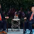 El secretario general del Partido Comunista y presidente de Vietnam, To Lam, conversa con el viceprimer ministro y titular de Defensa de Australia, Richard Marles.