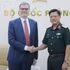 El viceministro de Defensa de Vietnam, teniente general Nguyen Truong Thang, recibe al embajador de Francia en el país, Olivier Brochet. (Foto: qdnd.vn)