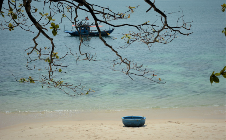 La isla de Son Cha posee arena blanca y fina, junto a aguas cristalinas y donde se esconden brillantes arrecifes de coral, creando una belleza fascinante. La isla de Son Cha posee arena blanca y fina, junto a aguas cristalinas y donde se esconden brillantes arrecifes de coral, creando una belleza fascinante.