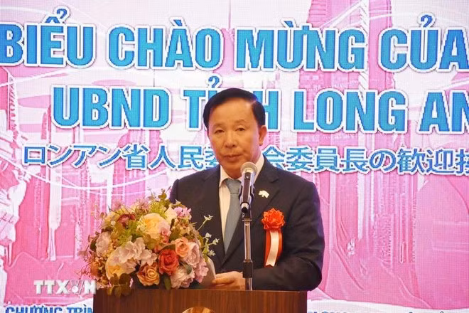 El presidente del Comité Popular de la provincia de Long An, Nguyen Van Ut, habla en el evento. (Foto: VNA)