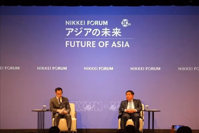 El viceprimer ministro Nguyen Chi Dung asistió a la sesión de debate en la 30ª edición del Foro Nikkei "El Futuro de Asia". (Foto: VNA)