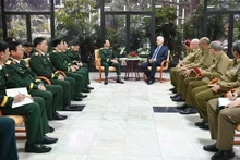 El General Nguyen Tan Cuong, jefe del Estado Mayor General y viceministro de Defensa fue recibido por el presidente de Cuba, Miguel Díaz-Canel Bermúdez (Fuente: VNA)