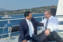 El primer ministro de Vietnam, Pham Minh Chinh, y el presidente de Costa Rica, Rodrigo Chaves. (Fuente: VNA)