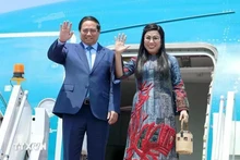 El primer ministro de Vietnam, Pham Minh Chinh, y su esposa. (Fuente: VNA)