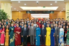 [Foto] Máximo dirigente partidista se reúne con jóvenes parlamentarios vietnamitas