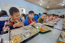 Alumnos del internado de primaria y secundaria Xin Chai para minorías étnicas, en el distrito de Vi Xuyen, provincia de Ha Giang. (Foto: VNA)