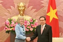 [Foto] Líder legislativo de Vietnam recibe a la embajadora de Australia