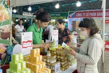 Clientes compran en el Centro MM Mega Market Thang Long. (Foto: hanoimoi.vn)