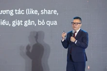Le Quoc Minh, vicepresidente de la Comisión de Propaganda y Movilización del Comité Central del Partido Comunista, presidente-editor del periódico Nhan Dan (Pueblo) y presidente de la Asociación de Periodistas de Vietnam, interviene en la sesión (Foto: VNA)