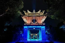 Khue Van Cac atrae a los turistas con sus efectos de iluminación y representaciones de arte tradicional. (Foto: VNA) 