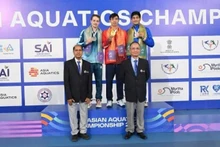 Nguyen Huy Hoang conquista su segundo oro en el Campeonato Asiático de Deportes Acuáticos 2025. (Foto: Nhan Dan) 
