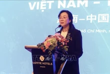 Yang Yanyan, presidenta de la Asociación de Promoción Comercial de Guangxi, habla en el evento. (Foto: VNA)