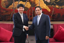 [Foto] Premier vietnamita recibe a delegados al Foro de Cooperación Local Vietnam-Japón