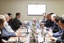 Reunión entre el secretario general del Partido Comunista de Vietnam, To Lam, y Robert Griffiths, secretario general del Partido Comunista Británico. (Foto: VNA)