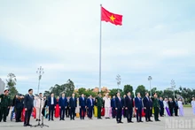 [Foto] Ciudadanos destacados en seguimiento del ejemplo de Ho Chi Minh rinden cuentas ante el líder nacional