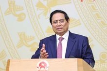 El primer ministro de Vietnam, Pham Minh Chinh, imparte directrices en la sesión. (Foto: Nhan Dan)