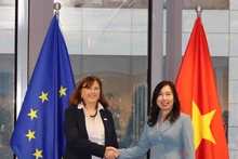 La viceministra de Relaciones Exteriores de Vietnam Le Thi Thu Hang y la directora general interina para Asia y el Pacífico del Servicio Europeo de Acción Exterior, Paola Pampaloni. (Foto: VNA)