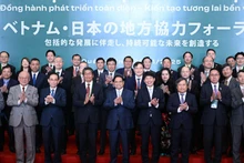 [Foto] Premier vietnamita asiste a Foro de Cooperación Local Vietnam-Japón