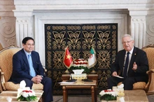 El primer ministro de Vietnam, Pham Minh Chinh, se reúne con el presidente del Consejo de la Nación (Senado) de Argelia, Azzouz Nasri. (Foto: VNA)