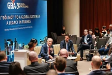 Escena del conversatorio. (Foto: Nhan Dan)