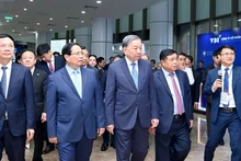 [Foto] Dirigentes vietnamitas visitan exposición sobre innovación y creatividad