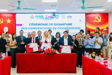 En el acto de firma. (Foto: Nhan Dan)