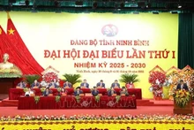 El Presídium de la Asamblea del Comité del Partido Comunista de Vietnam en la provincia de Ninh Binh para el mandato 2025-2030. (Foto: VNA)
