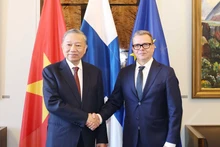 El secretario general del Partido Comunista de Vietnam, To Lam (izquierda), y el primer ministro de Finlandia, Petteri Orpo. (Foto: VNA)